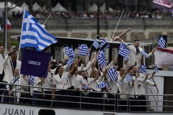 Ολυμπιακοί Αγώνες 2024: Έλαμψε η ελληνική αποστολή, η πρώτη που διέσχισε τον Σηκουάνα (Video)